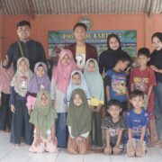 Sambut Tahun Ajaran Baru, Kelompok KKN Tujuh Martapura Adakan Les Gratis di Dusun Klojen