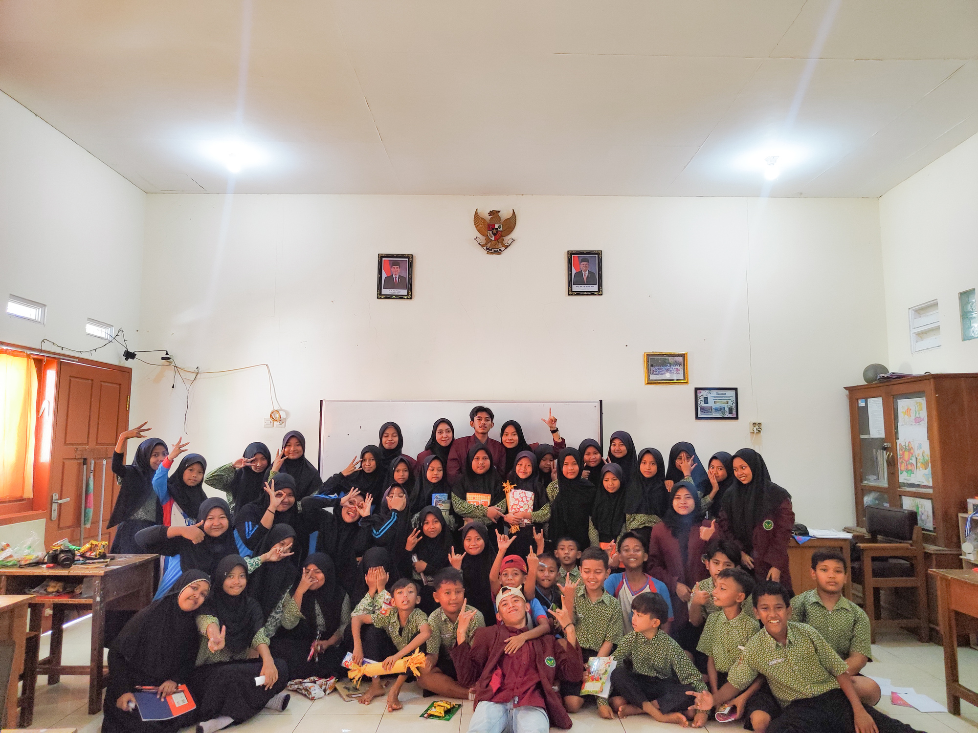 Foto bersama di akhir kegiatan 