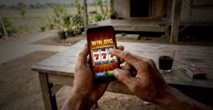 Penggunaan Aplikasi Judi Online Terpantau di Dusun Tanjung-Kepuhrejo, Warga Minta Edukasi