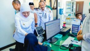 Gubernur Khofifah memastikan Pasien BPJS PBI Tetap di layani saat masa transisi
