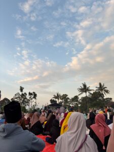 Masyarakat Berbondong-Bondong Hadiri Jamaah Dzikir Ghofilin Di Desa Pucangsari