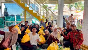 Mahasiswa KKN 08 Desa Wonosunyo Universitas Yudharta Pasuruan Turut Meriahkan Tradisi Sedekah Bumi