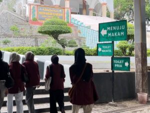 KKN Kelompok 1 Yudharta Survei Wisata Religi dan UMKM Segoropuro