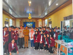 Mahasiswa KKN Yudharta pasuruan Gelar Sosialisasi Kenakalan Remaja dan Tertib Berlalu Lintas Bersama Polsek Prigen di SMKN 1 Prigen