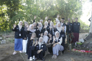 Menghormati Jasa Leluhur, Mahasiswa KKN Universitas Yudharta Pasuruan Turut Sukseskan Tahlil Kubro di Dusun Tembong