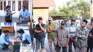 Ubah Limbah Makanan Jadi Berkah, Mahasiswa KKN Mandiri Wonorejo Gelar Pelatihan Pupuk