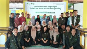 Tingkatkan Kepedulian Lingkungan, KKN Kelompok 10 Universitas Yudharta Gelar Pelatihan Biopori dan Kompos