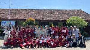 Membangun Generasi Peduli Lingkungan, KKN Kelompok 24 Universitas Yudharta Pasuruan Gelar Edukasi Pemilahan Sampah di SDN Seloliman