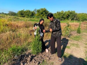 Mahasiswa Dukung Wisata Desa yang Aman dan Nyaman melalui Pemasangan Fasilitas Pendukung