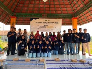 Kelompok 01 KKN Universitas Yudharta Pasuruan Gelar Promosi PMB di SMKN 1 Grati Pasuruan, Siswa Antusias Bertanya