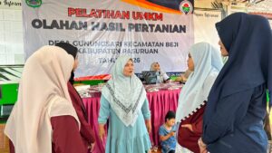 Tingkatkan Potensi UMKM, Mahasiswa KKN Gunungsari  Antusias Ikuti Pelatihan Pembuatan Dimsum