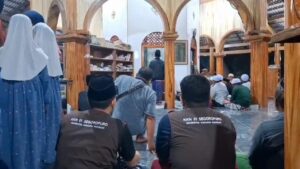 Mahasiswa KKN 01 Universitas Yudharta Pasuruan Ikuti Tradisi Kamis Malam Jumat Legi di Makam Sayyid Arif Segoropuro