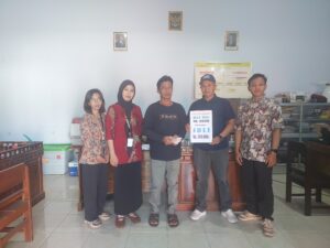 Mahasiswa KKN 21 Universitas Yudharta Pasuruan Dukung Tata Kelola Administrasi Desa melalui Program Abdi Desa di Balai Desa Kerjo