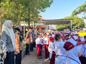 Mahasiswa KKN 01 Universitas Yudharta Pasuruan Dampingi Pelaksanaan MPLS SDN Segoropuro