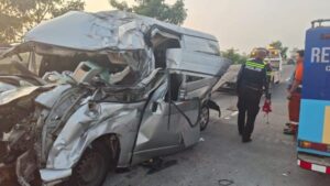 Laka Dua Mobil Toyota Hiace Dan Truk di tol Pandaan-Malang