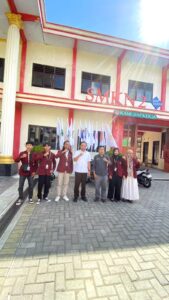Mahasiswa KKN Kelompok 21 Universitas Yudharta Pasuruan Wujudkan Kolaborasi Pendidikan melalui Pendampingan MPLS dan Sosialisasi Pendidikan Tinggi di SMKN 2 Trenggalek Trenggalek,